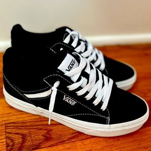 Women’s Vans 7.5